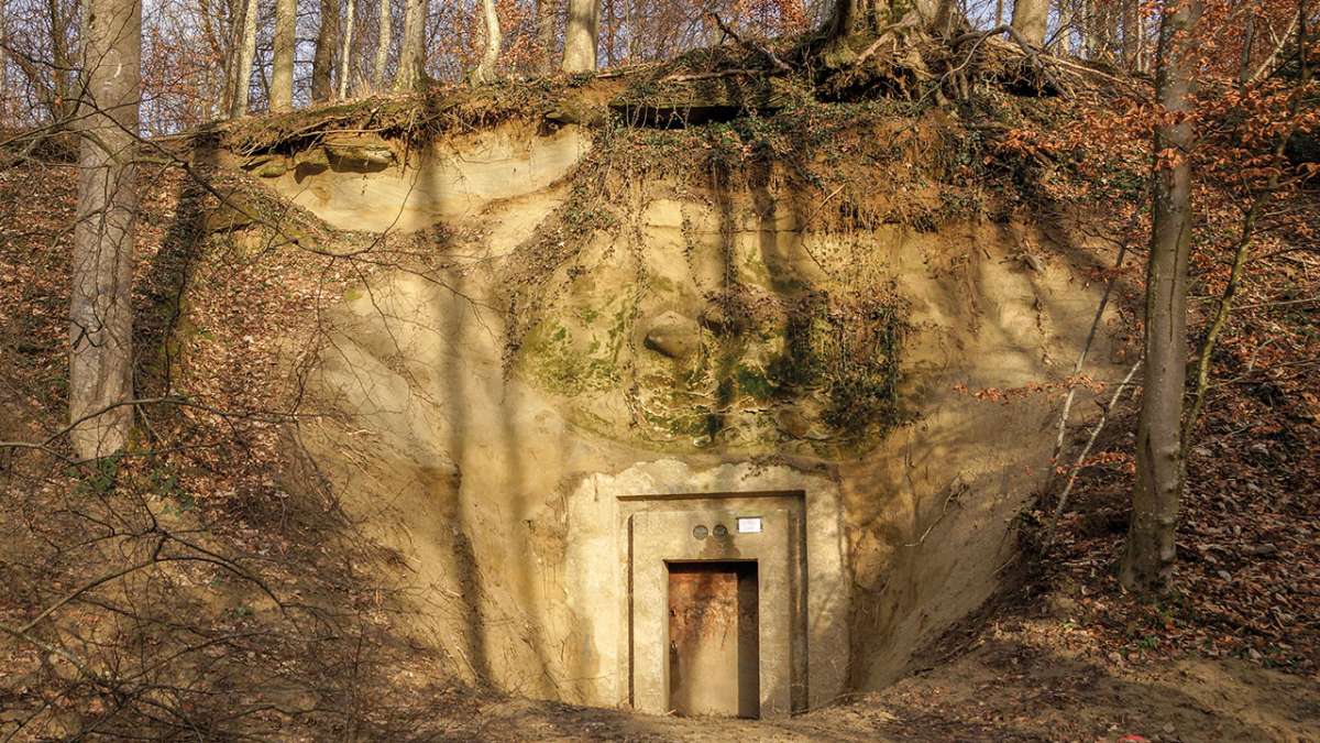Versteckter Bunkereingang