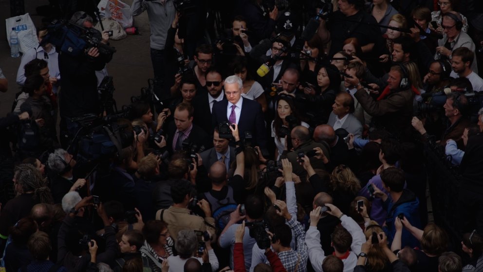 THE SIX BILLION DOLLAR MAN | Regie: Eugene Jarecki 