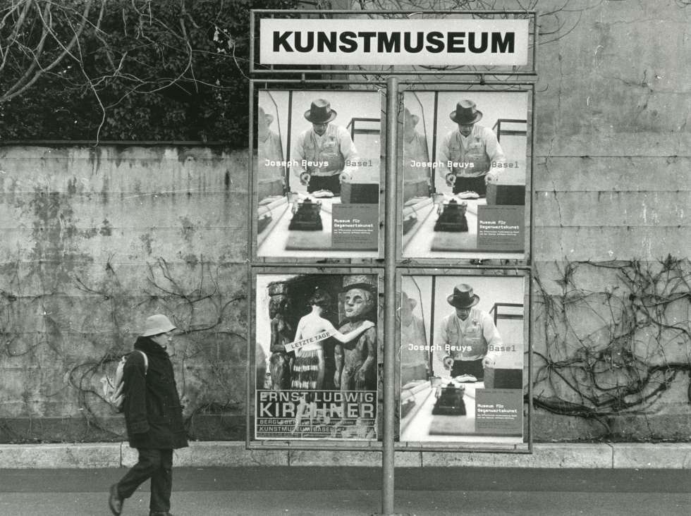 Happening zu «Feuerstätte II» im Innenhof des Kunstmuseums Basel | Archiv Kunstmuseum Basel, Foto: Rico Polentarutti