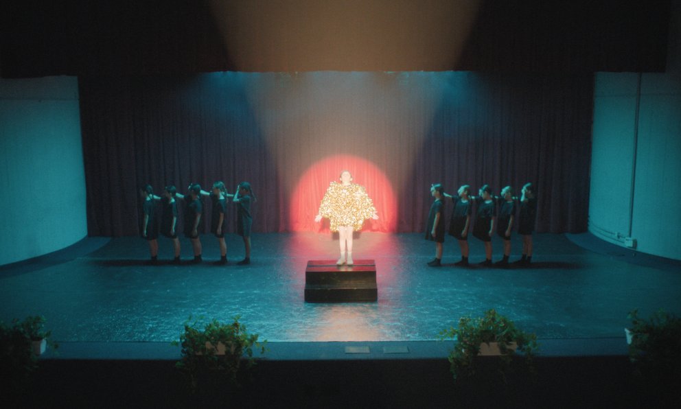 DON'T LET THE SUN | Regie: Jacqueline Zünd