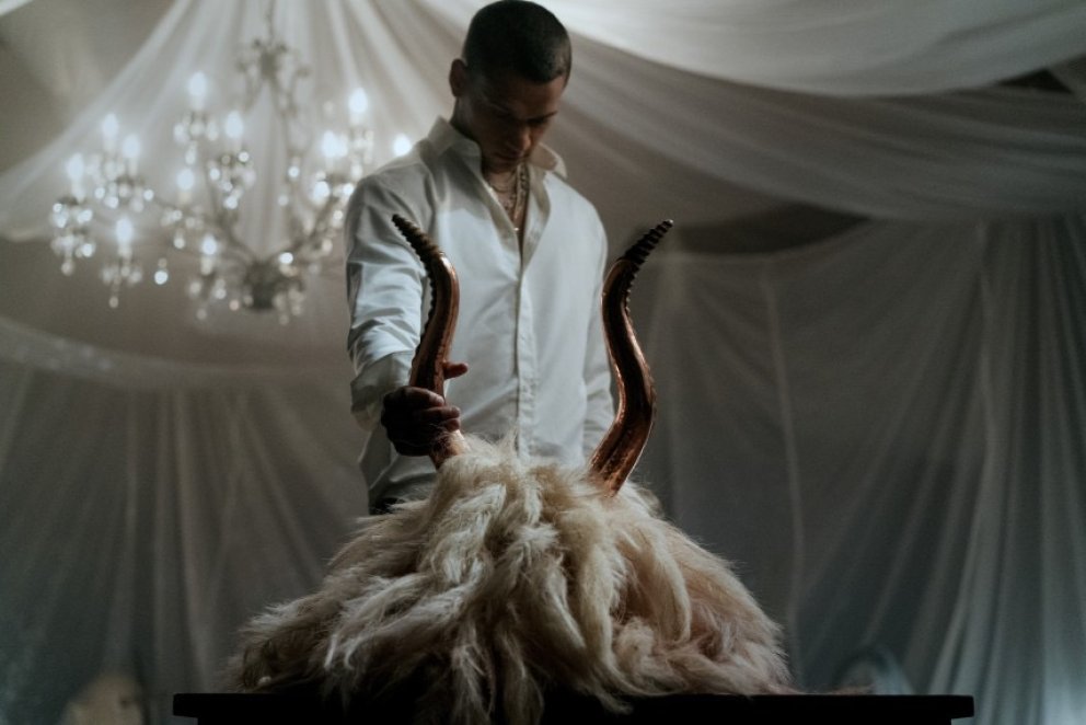 HIM | Regie: Justin Tipping 