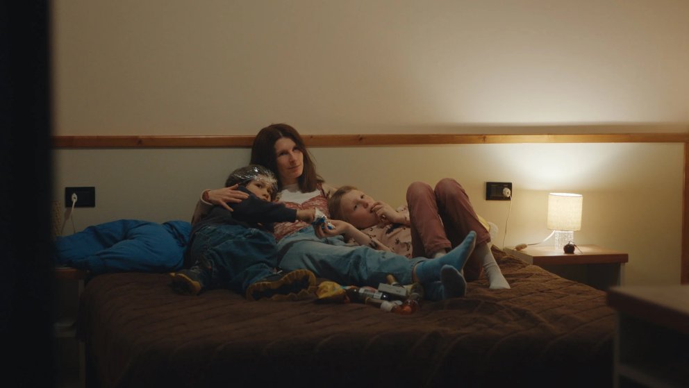A HAPPY FAMILY | Regie: Jan-Eric Mack