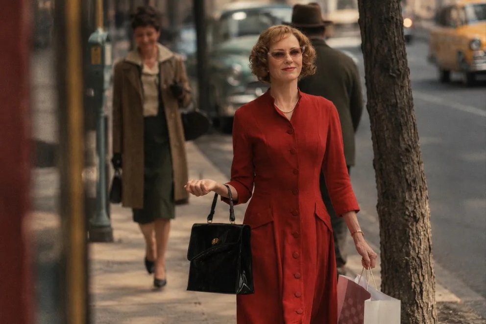 Naomi Watts in THE HOUSEWIFE