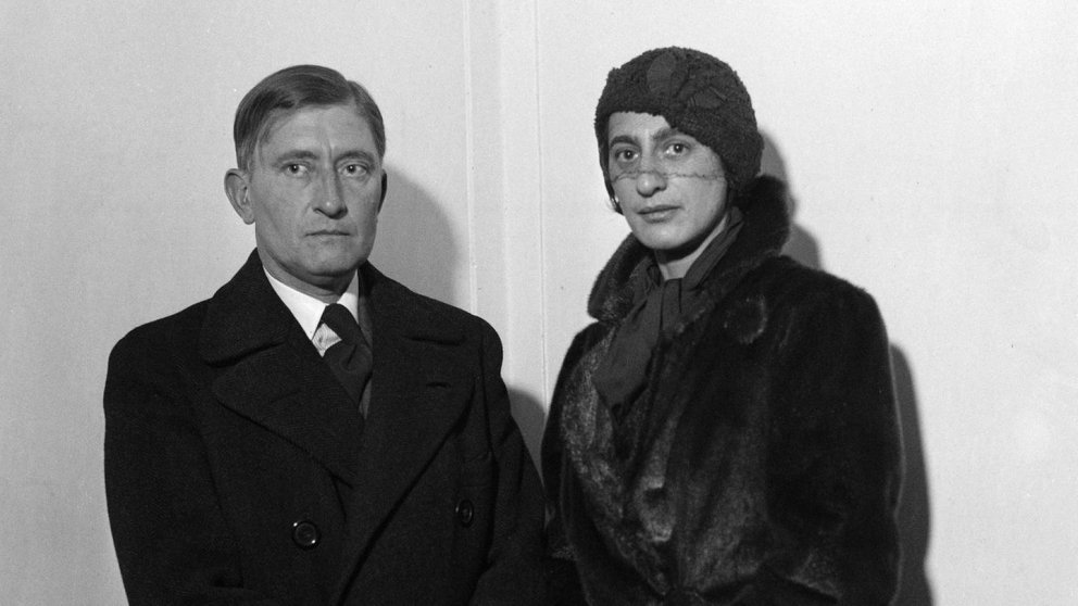 Anni Albers mit ihrem Ehemann Josef bei ihrer Ankunft in den USA im Jahr 1933