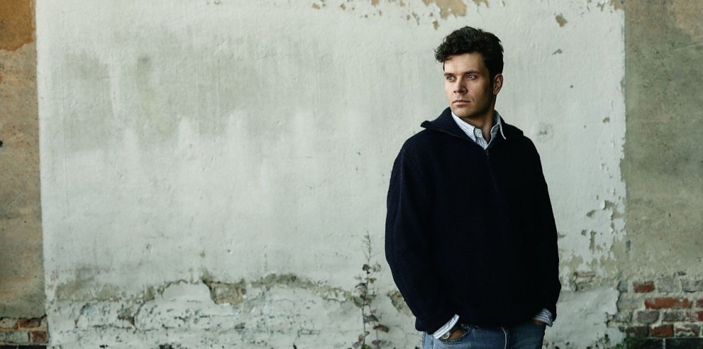 DIE WELT IM RÜCKEN | Kurtheater Baden