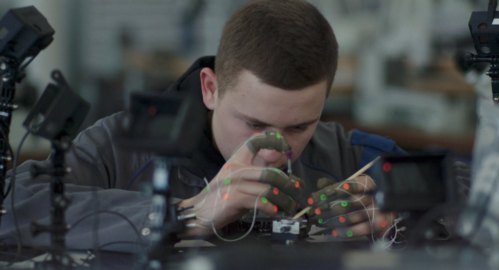 Jean-Stéphane Bron beobachtet und beschreibt  in «The Brain – Cinq Nouvelles du Cerveau» fünf Szenarien, fünf Modelle, auch Ansichten und Haltungen, die sich mit dem menschlichen Gehirn befassen.