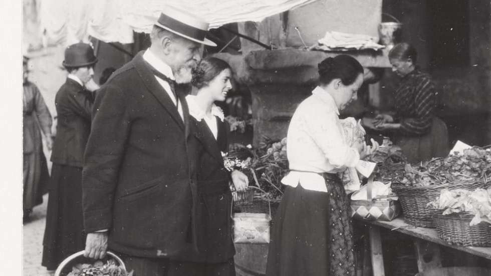 Auf dem Markt in Luzern, Carl Spittelers Lebensmittelpunkt,  war der Nobelpreisträger ein gern gesehener Kunde.