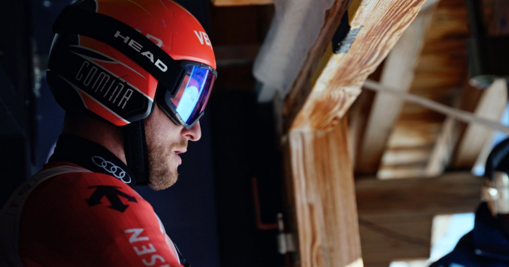 DOWNHILL SKIERS | Regie: Gerald Salmina