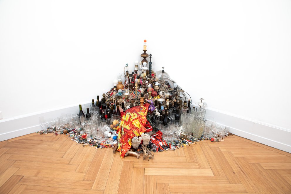 La Bibliothèque des Ready-Mades, Interventionsansicht im ESREC Chânats Bellevue, 2024. Photo: Florian Luthi. Courtesy: die Künstler:innen.