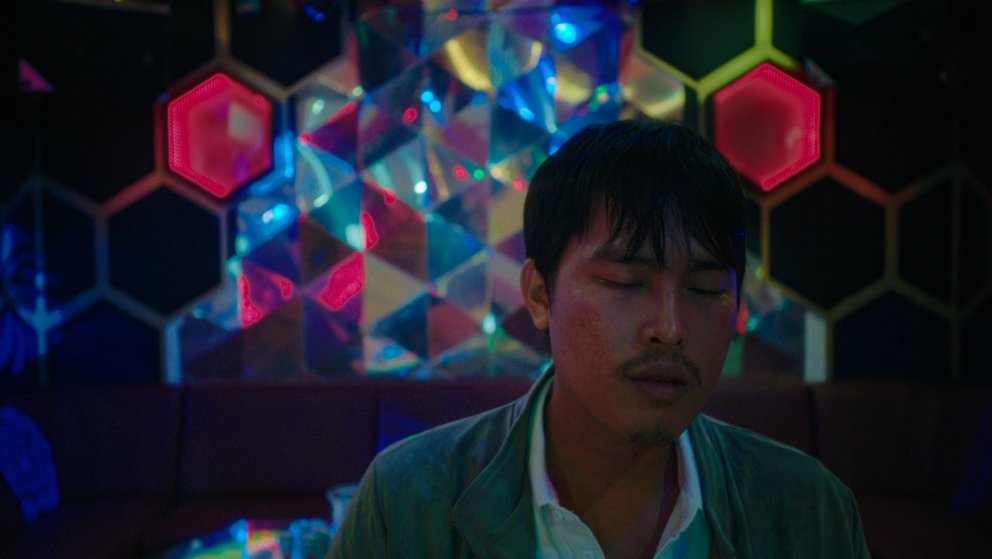 INSIDE THE YELLOW COCOON SHELL | Regie: Pham Thien An