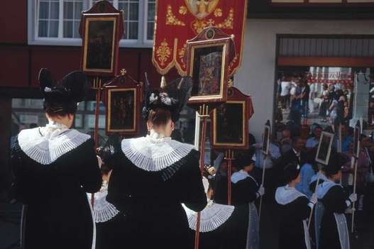 Lebendige Schweizer Traditionen - Web-Inventar Ermöglicht Überblick ...