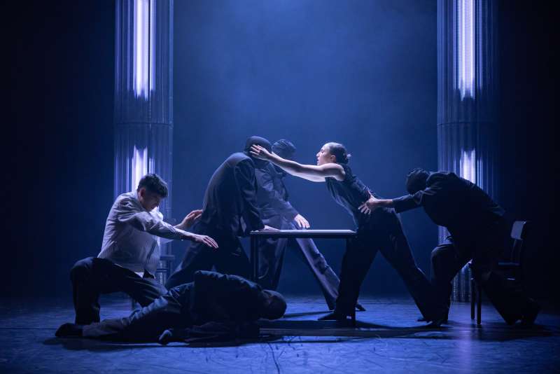 24_vanishing_point_by_st-gallen_dance_company_gregory_batardon_1.jpg 24_vanishing_point_by_st-gallen_dance_company_gregory_batardon_1.jpg