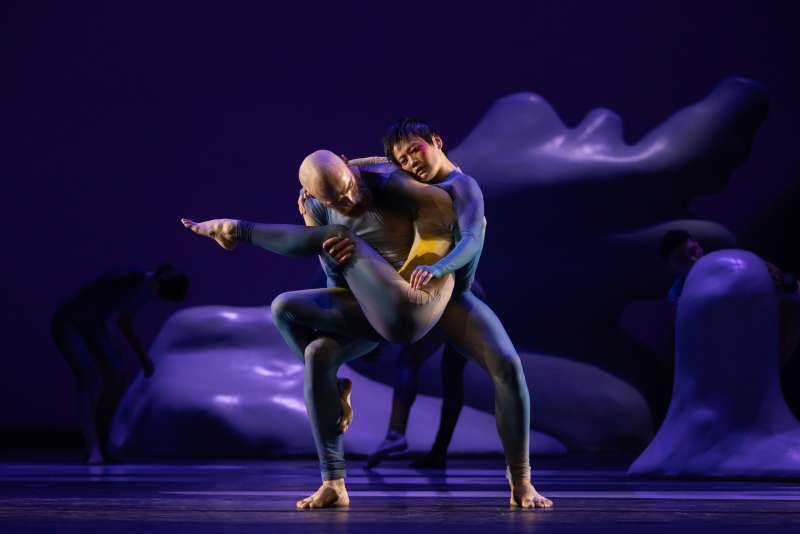 3_night_shining_clouds_by_bern_ballett_gregory_batardon.jpg 3_night_shining_clouds_by_bern_ballett_gregory_batardon.jpg