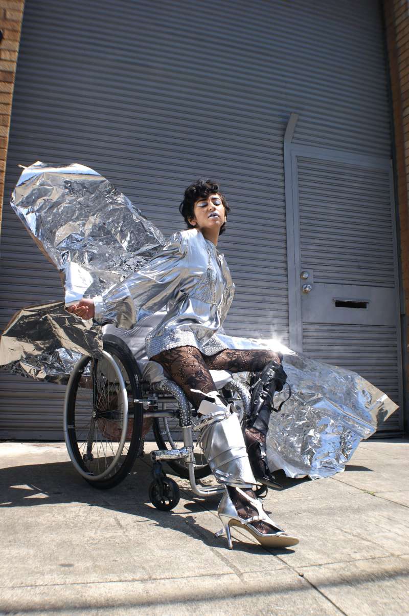 6-gewerbemuseum-winterthur_glitzer_die-performerin_pansy_st-battie_foto_xenia-curdova_300dpia5-h.jpg 6-gewerbemuseum-winterthur_glitzer_die-performerin_pansy_st-battie_foto_xenia-curdova_300dpia5-h.jpg