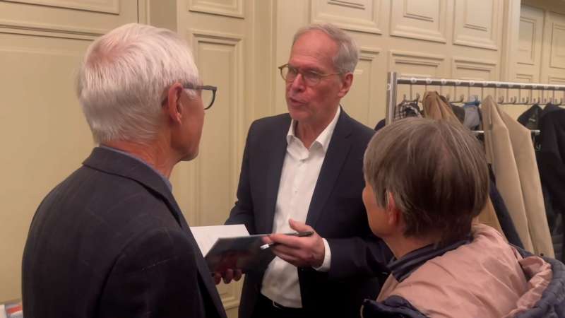 buchvernissage_thierry_carrel_-_von_herzen_iit1.jpg buchvernissage_thierry_carrel_-_von_herzen_iit1.jpg