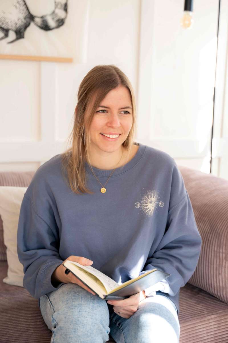 sarah_von_rickenbach_2.jpg sarah_von_rickenbach_2.jpg